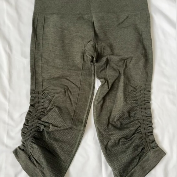 Lululemon Capris - Picture 1 of 2